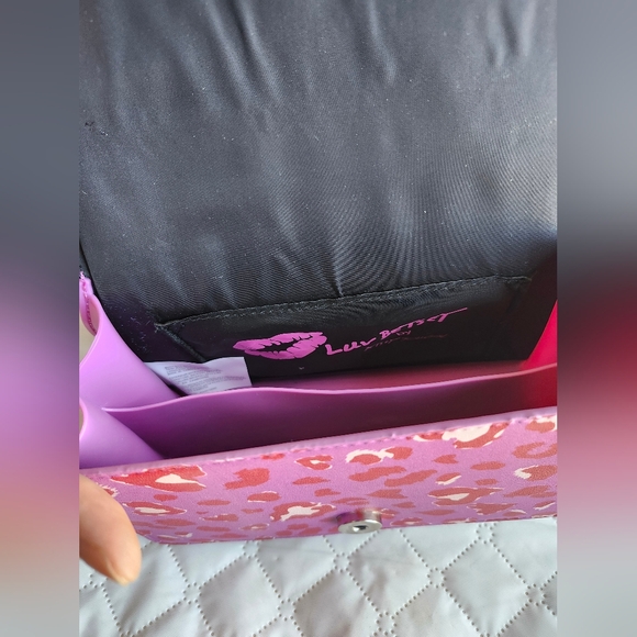 Betsy Johnson Pink Leopard Print Women's Bag - Picture 9 of 9